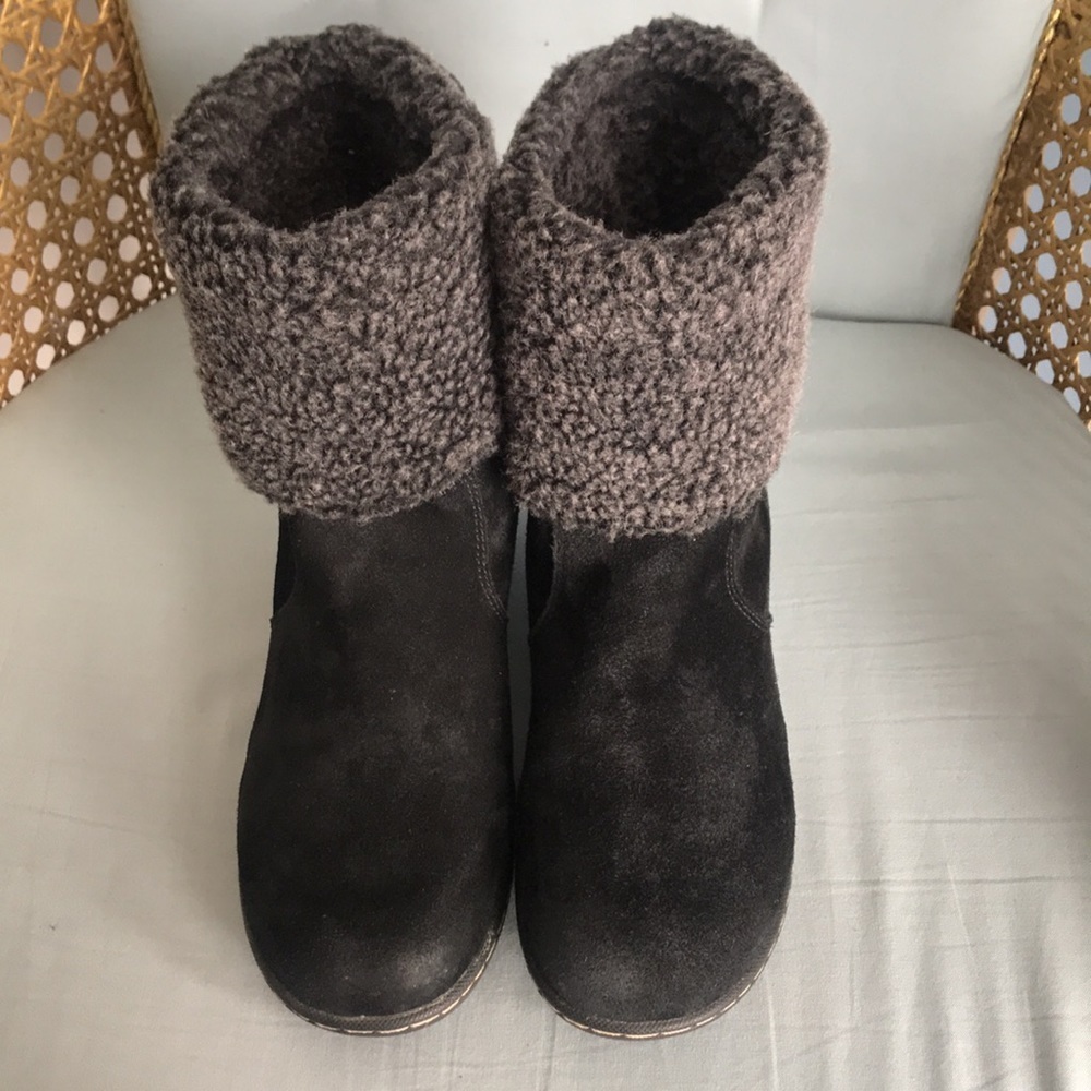 White Mountain black suede faux gray sherpa lined pull on boots size 6.5 - Picture 11 of 11
